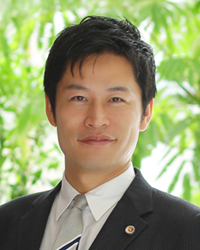 弁護士　小泉　友